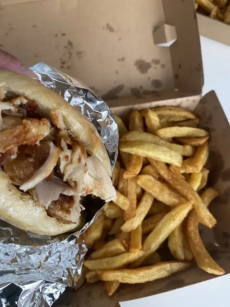 Bouafia Nabila_BOURG STATION_Grand-Quevilly_review