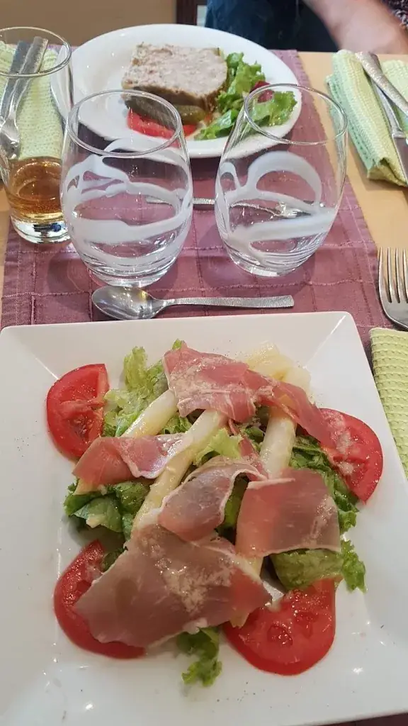 Celine Feiller_Le Café de Paris_Neubourg_review