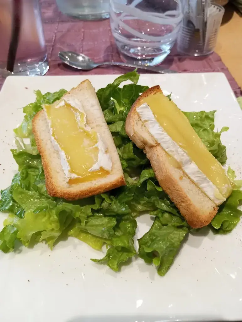 E P-H_Le Café de Paris_Neubourg_review