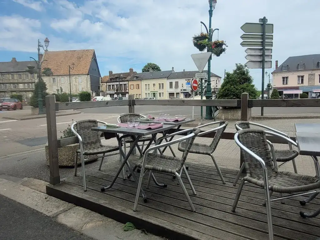 Le Café de Paris Restaurant in Neubourg