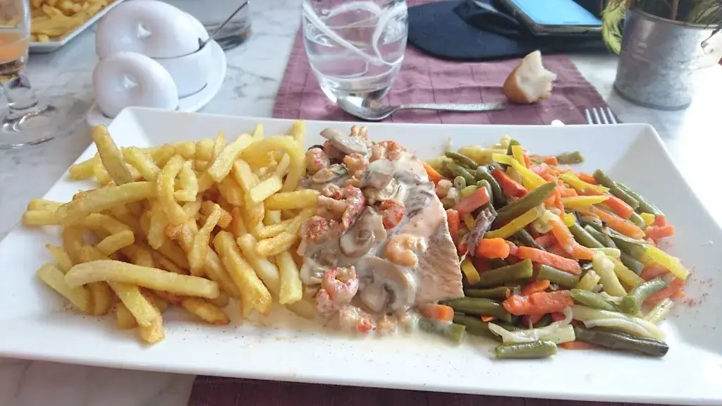 Le Café de Paris_Neubourg_slider_image_2