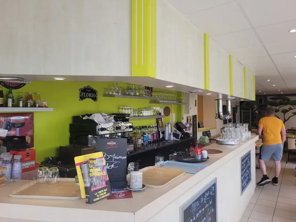 Le Café de Paris_Neubourg_slider_image_3