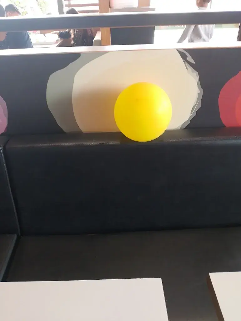 Swann Coinon_McDonald's_Neubourg_review