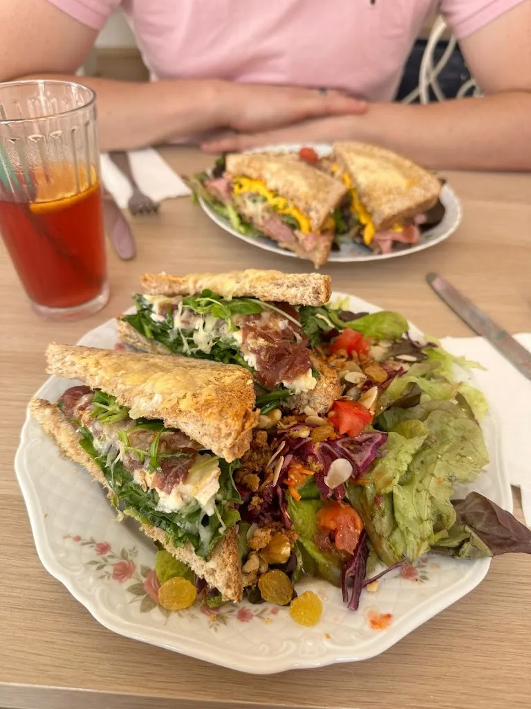 Mitch Clarke_Celes'Tea_Neubourg_review