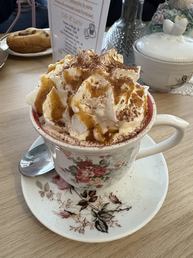 Elodie Brenker_Celes'Tea_Neubourg_review