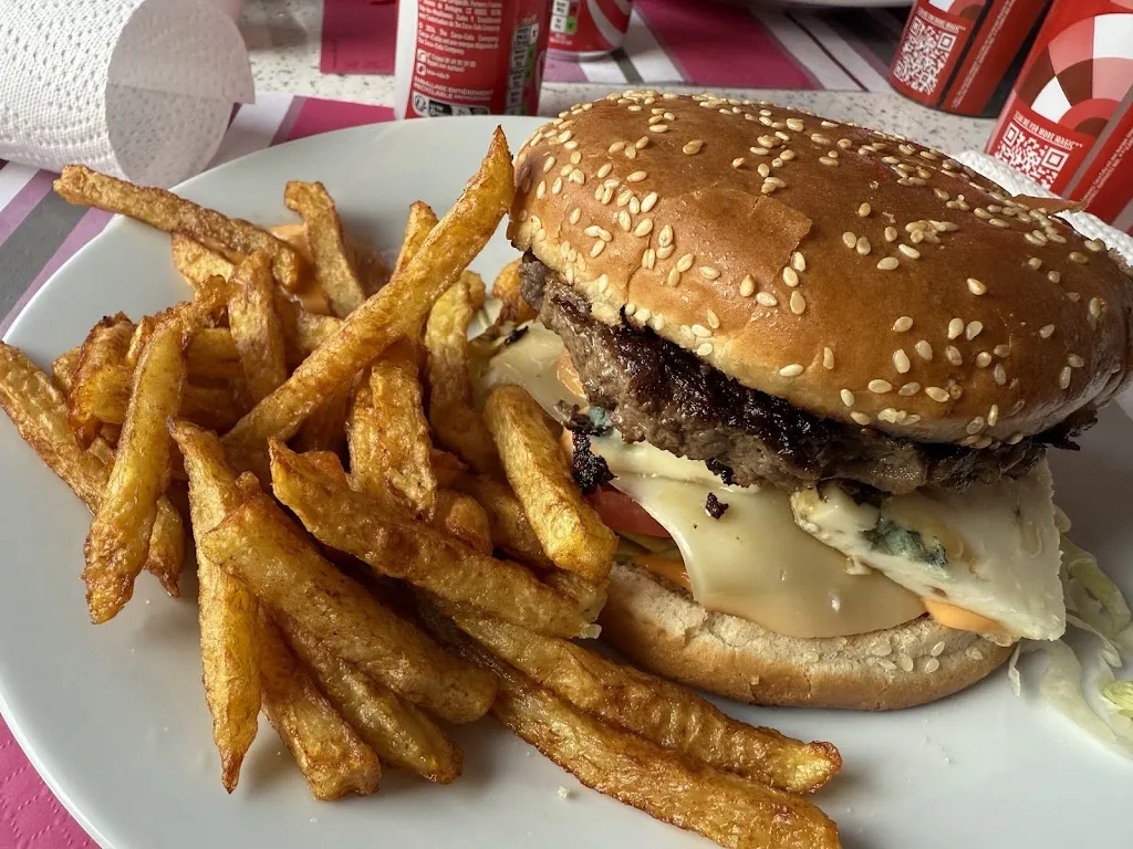 Chez Nico's Burger_Trait_slider_image_3