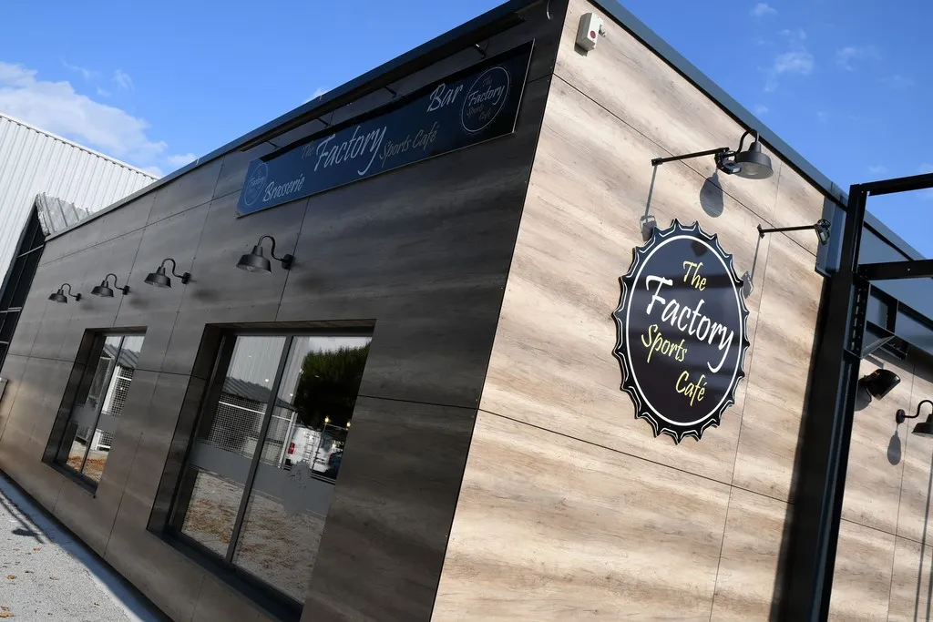 The Factory Sports Café_Val-de-Reuil_slider_image_3
