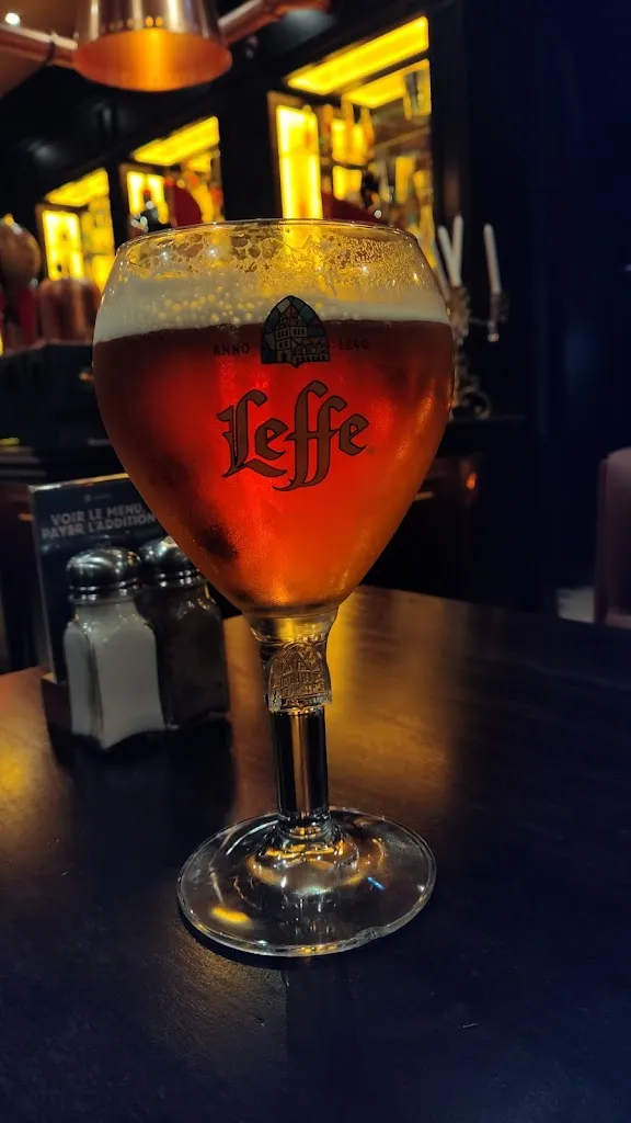 Jaime Aguilera_Au Bureau_Val-de-Reuil_review