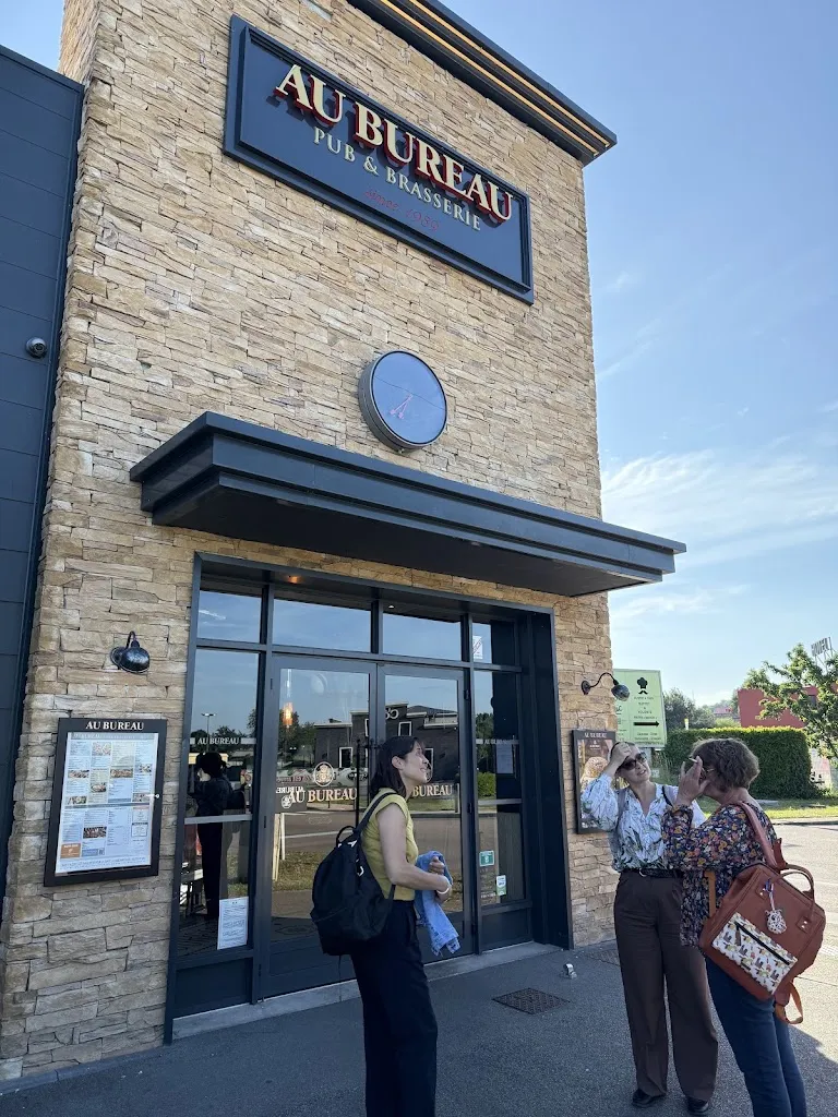 Saverio Falcone_Au Bureau_Val-de-Reuil_review