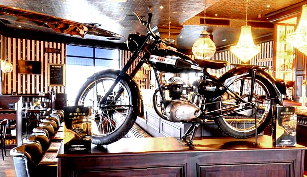 Au Bureau restaurant in Val-de-Reuil