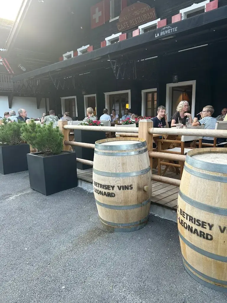 Alain Vez_Au 17 La Buvette_Morgins_review