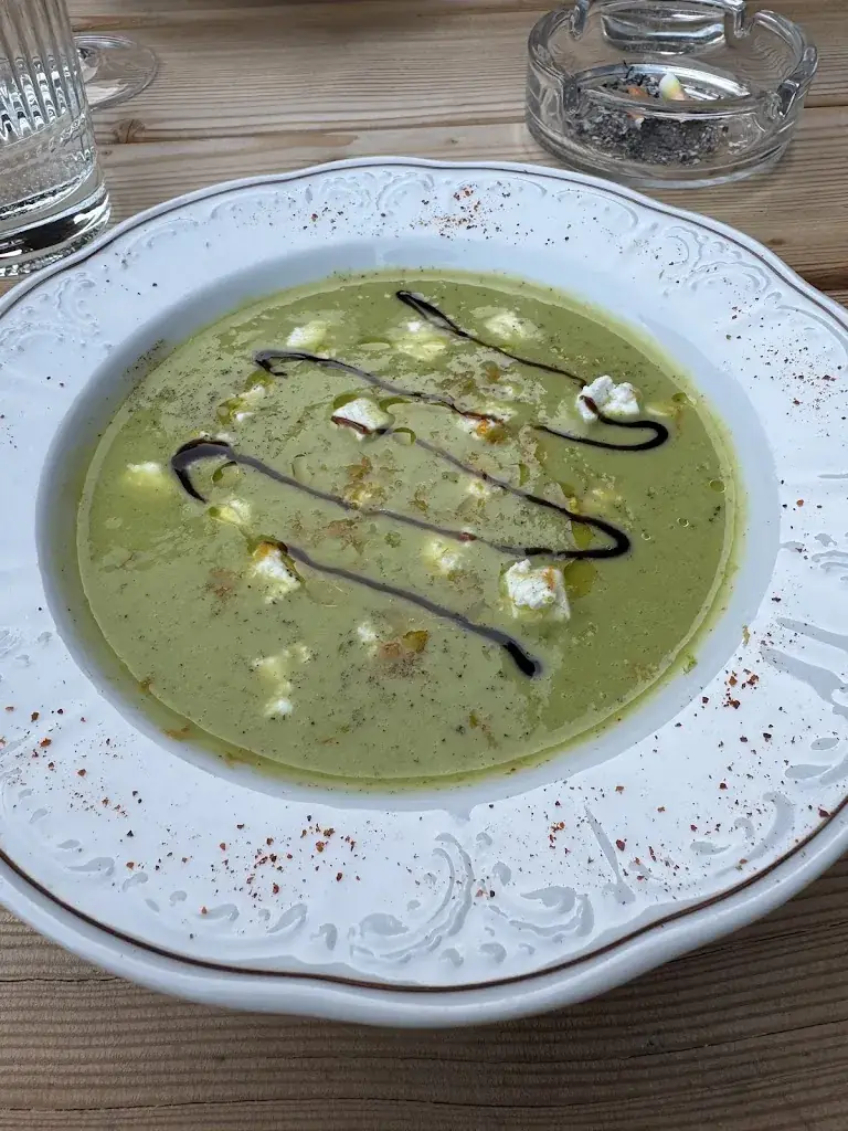 Au 17 La Buvette_Morgins_slider_image_1