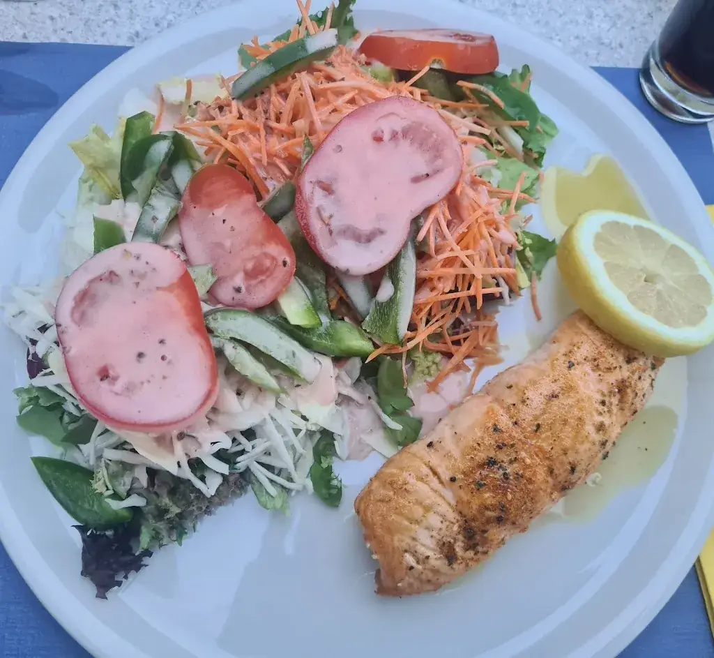 Géraldine Annoscia-Cattin_Chez Calzette - Buvette du FC Hauterive_Hauterive_review