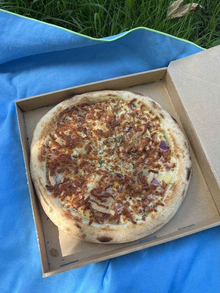 Rui P.Faria_Distributeur PIZZA ROCKET_Lieurey_review