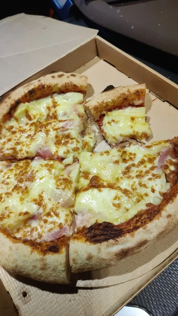 Gaëtan Crespin_Distributeur PIZZA ROCKET_Lieurey_review