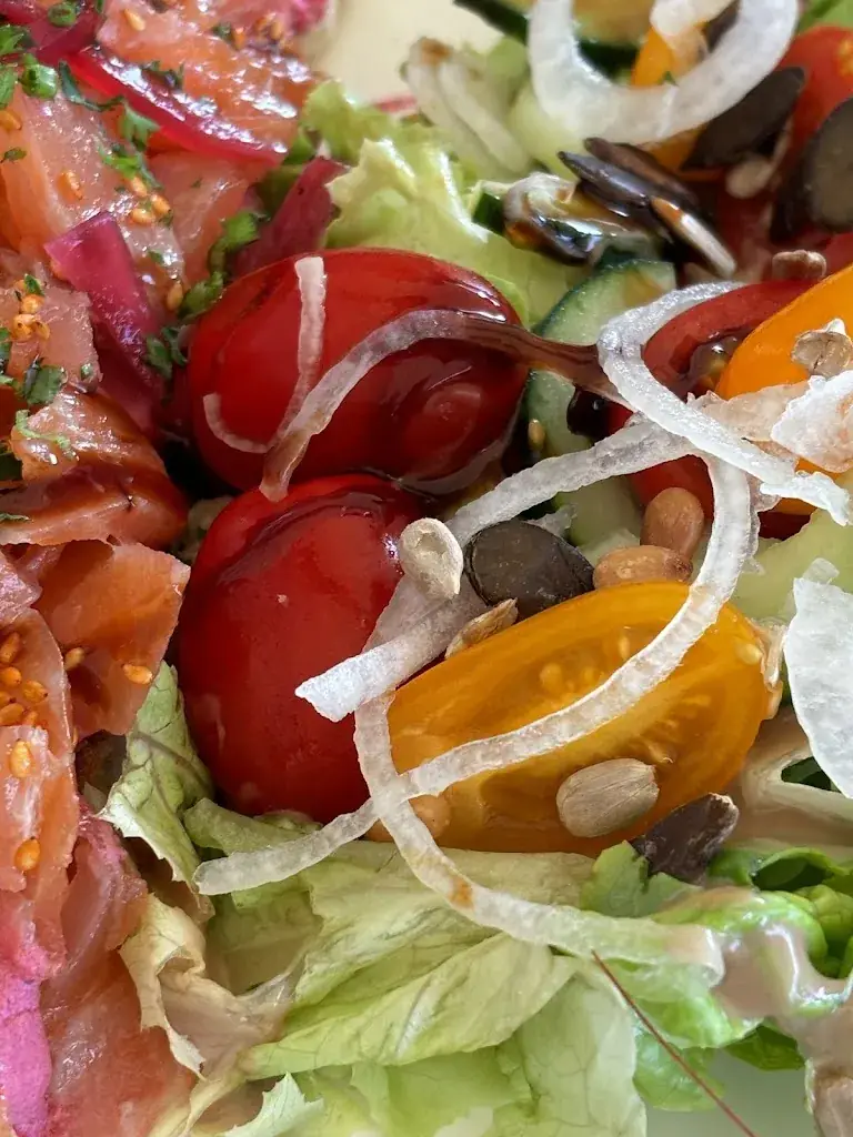 rachel hill_La Fabrique_Lion-sur-Mer_review