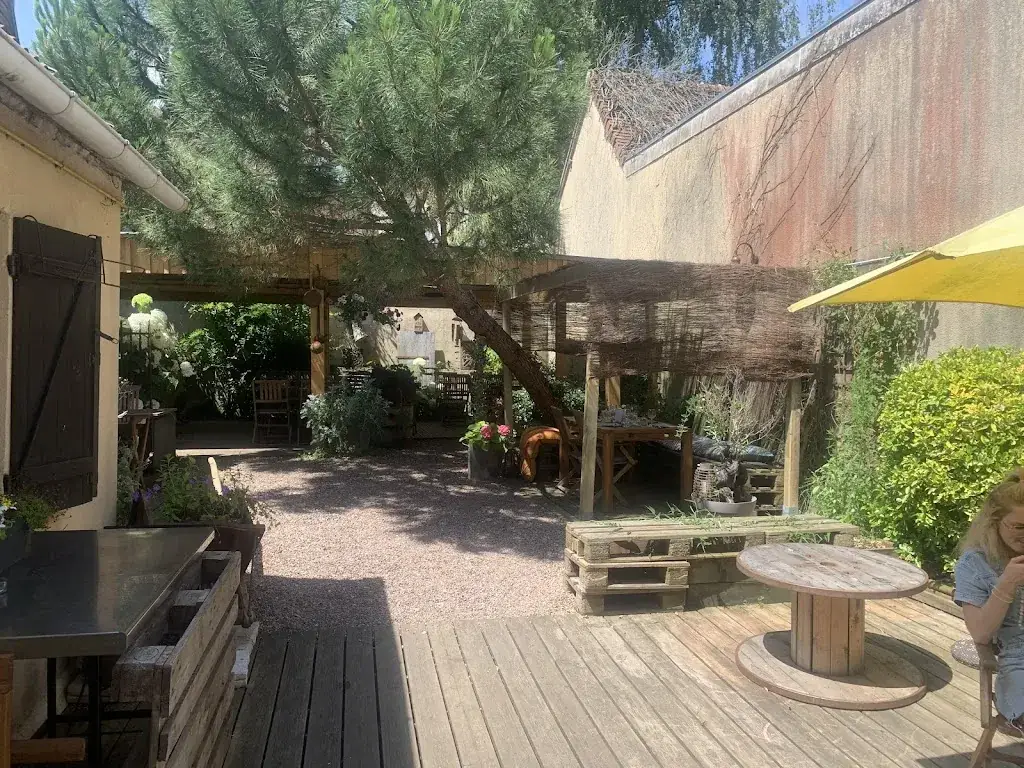 Côté Jardin restaurant in Villages