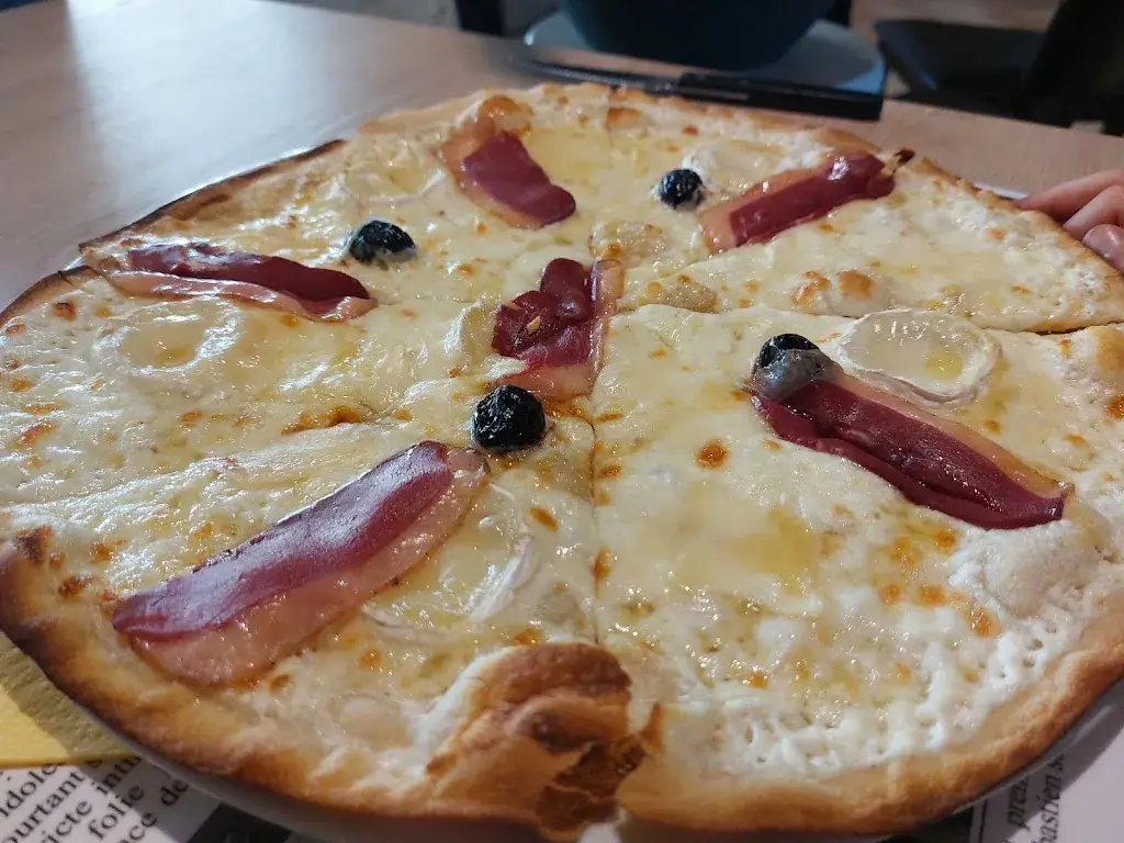 Sarah_PIZZERIA LE MONT- ORIO_d'Hauteville_review