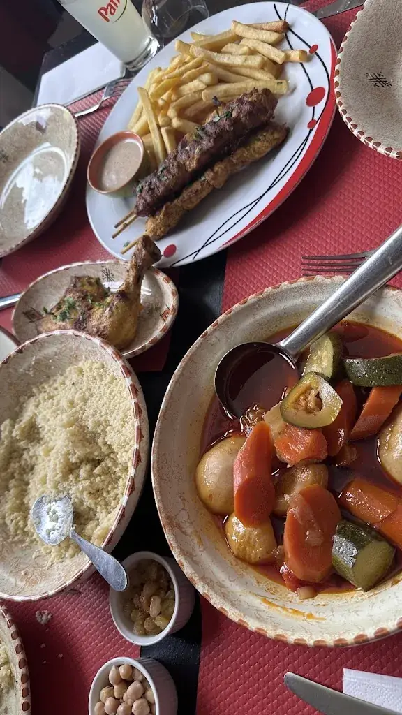 Rina Mhatre_L'esplanade de bagnoles_Normandie_review