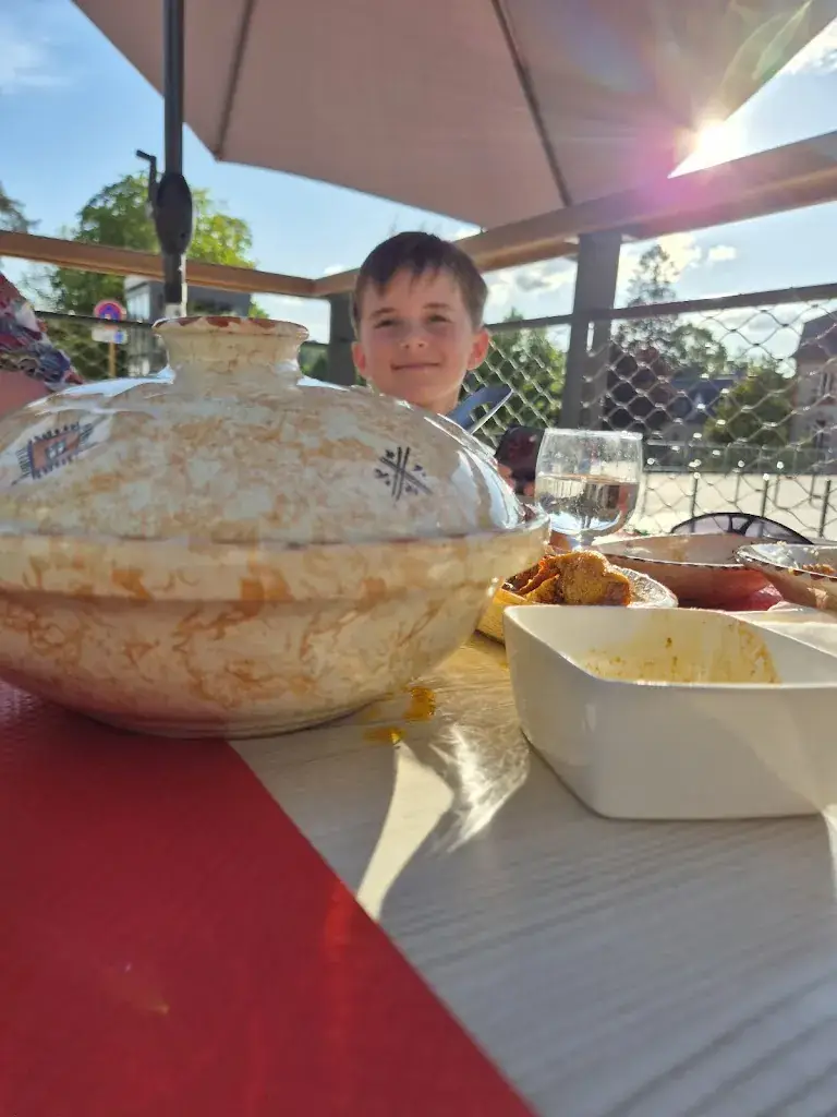 Charlène Hamon_L'esplanade de bagnoles_Normandie_review