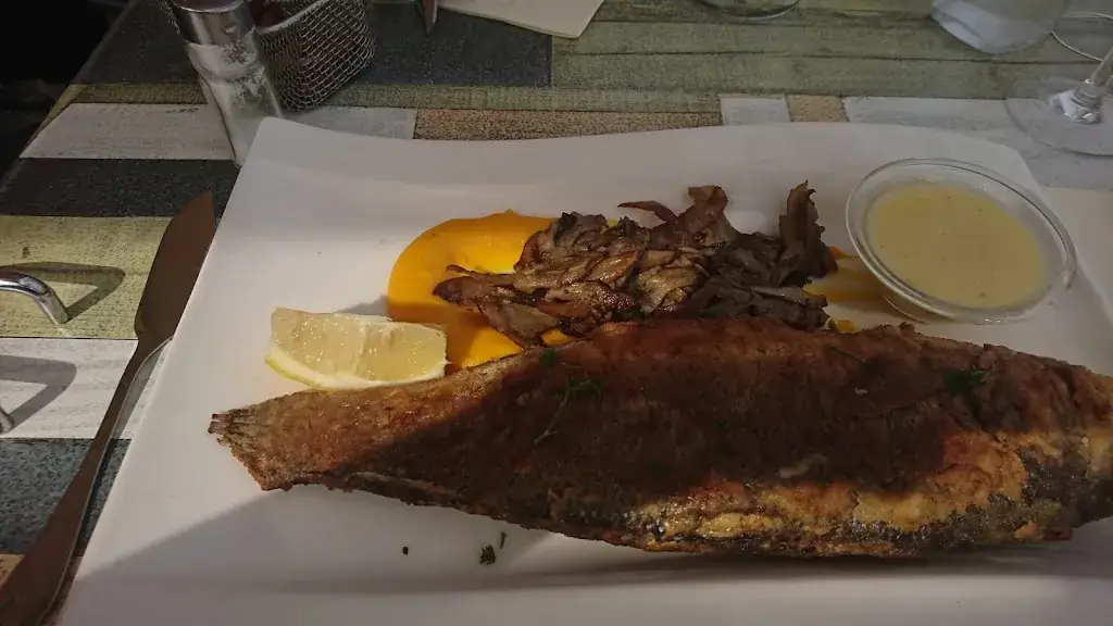 Liliane Perez_Les Terrasses du mini golf_Luc-sur-Mer_review