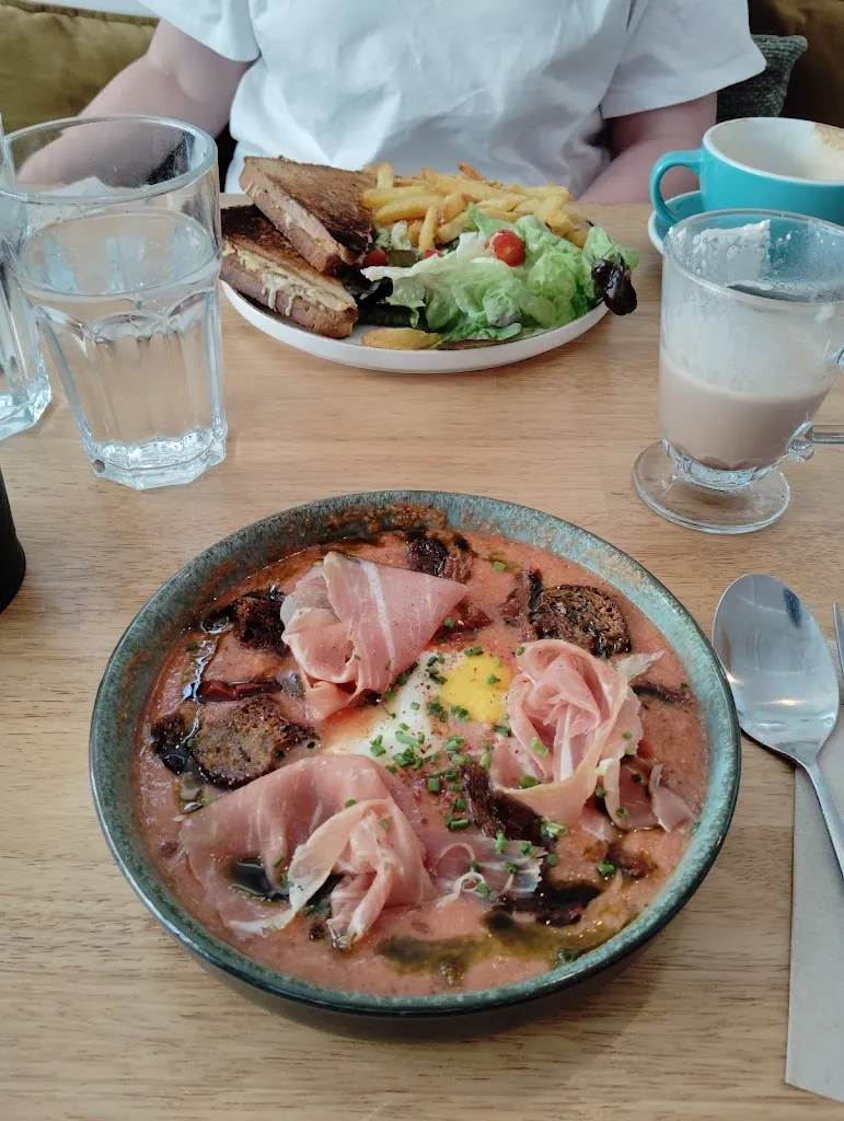 Helin_Café Armand_Luc-sur-Mer_review