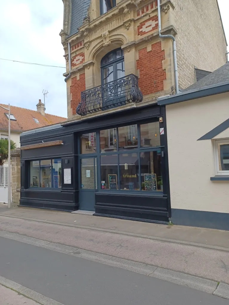 Quoc Hong Trung_Café Armand_Luc-sur-Mer_review