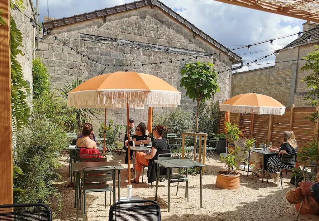 Café Armand_Luc-sur-Mer_slider_image_1