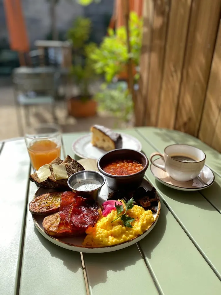 Café Armand_Luc-sur-Mer_slider_image_3