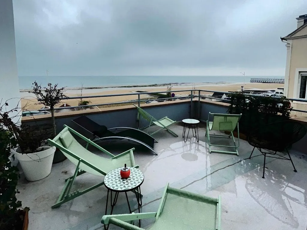 Logis Hôtel Beau Rivage restaurant in Luc-sur-Mer