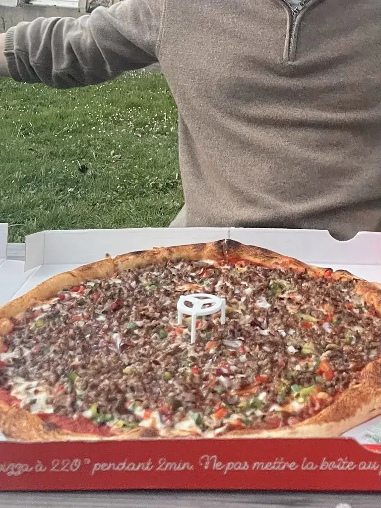 Maxime g_Delices Pizza_Louviers_review