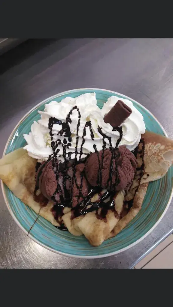 Margaux Derambure_Yakici_Marcilly-sur-Eure_review