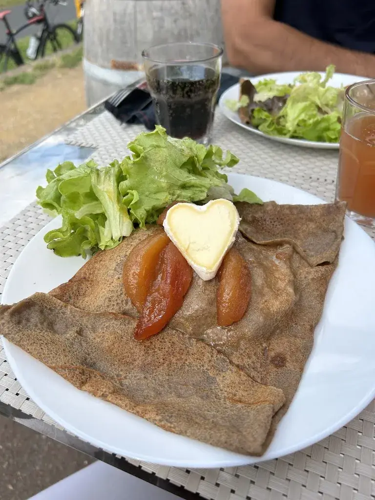 Annalisa Ludwinski_Les Tables de la Gare_Neufchâtel-en-Bray_review