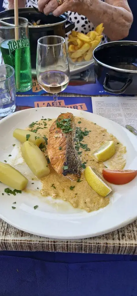 Cathy Colwell_Brasserie du Village / Café du Village_Merville-Franceville-Plage_review