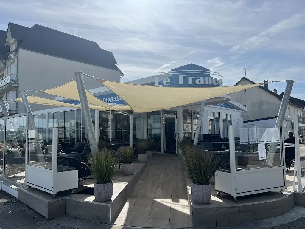 Le France_Merville-Franceville-Plage_slider_image_3