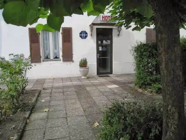 Hôtel George Sand restaurant in Huriel