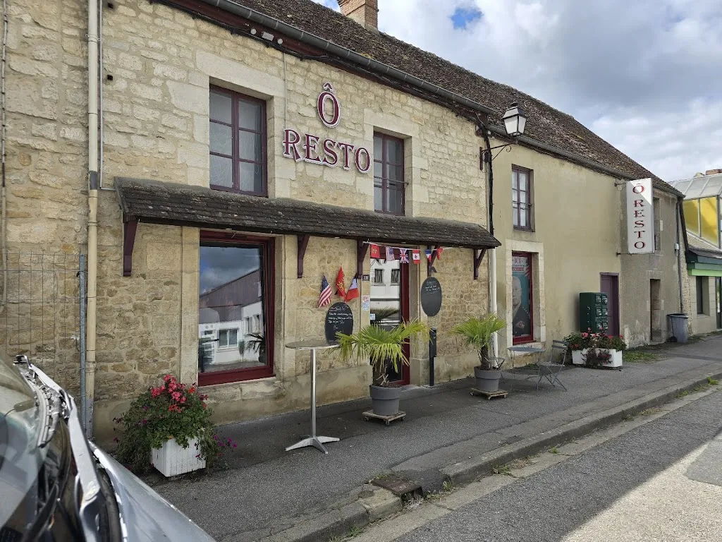 Trevor Bond_Ô Resto_Mortrée_review