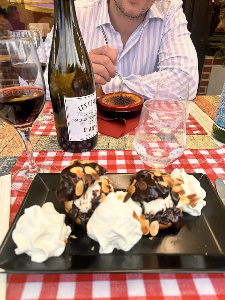 Jamilla Wed_BACCHUS & MARMITONS_Moyaux_review