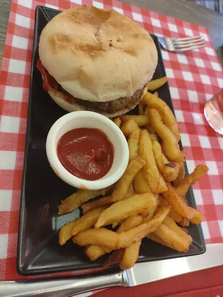 Julie Feron_BACCHUS & MARMITONS_Moyaux_review