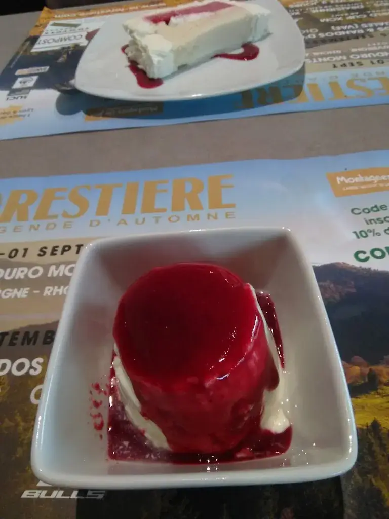 Christine DELAVENNE_MAISON LEONARD_Izernore_recensione