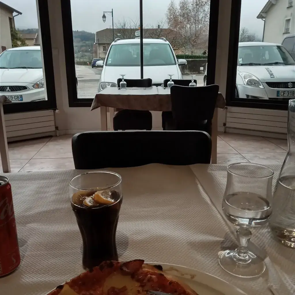 MAISON LEONARD_Izernore_slider_image_3