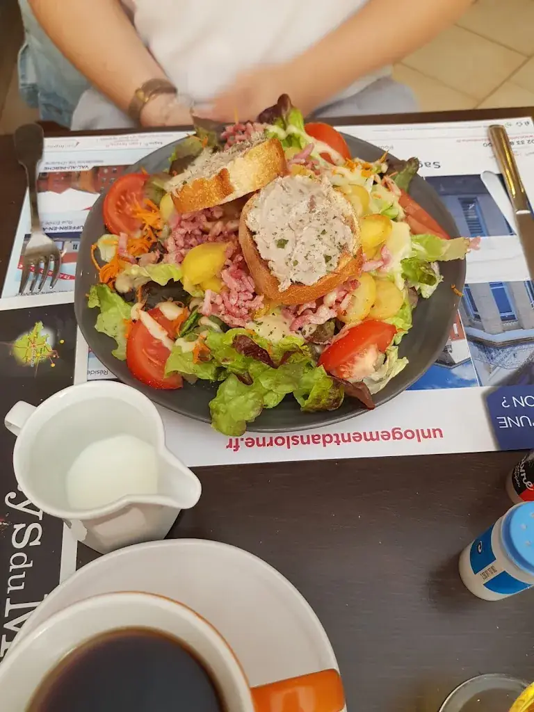 Stephanie Gagne_Crêperie La Pomone_Mortagne-au-Perche_review