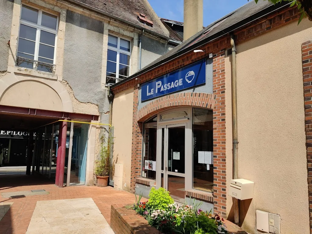 Luc TAN_Le passage_Mortagne-au-Perche_review