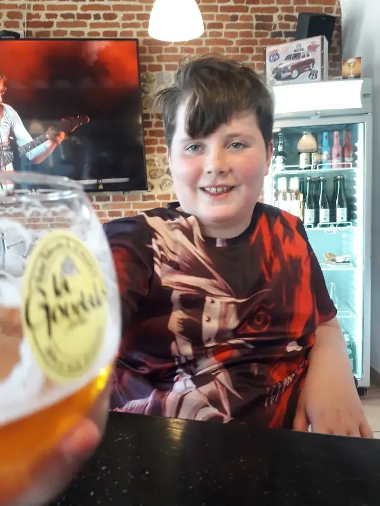 Angus Matthew_Au caux d'bar_Ourville-en-Caux_review