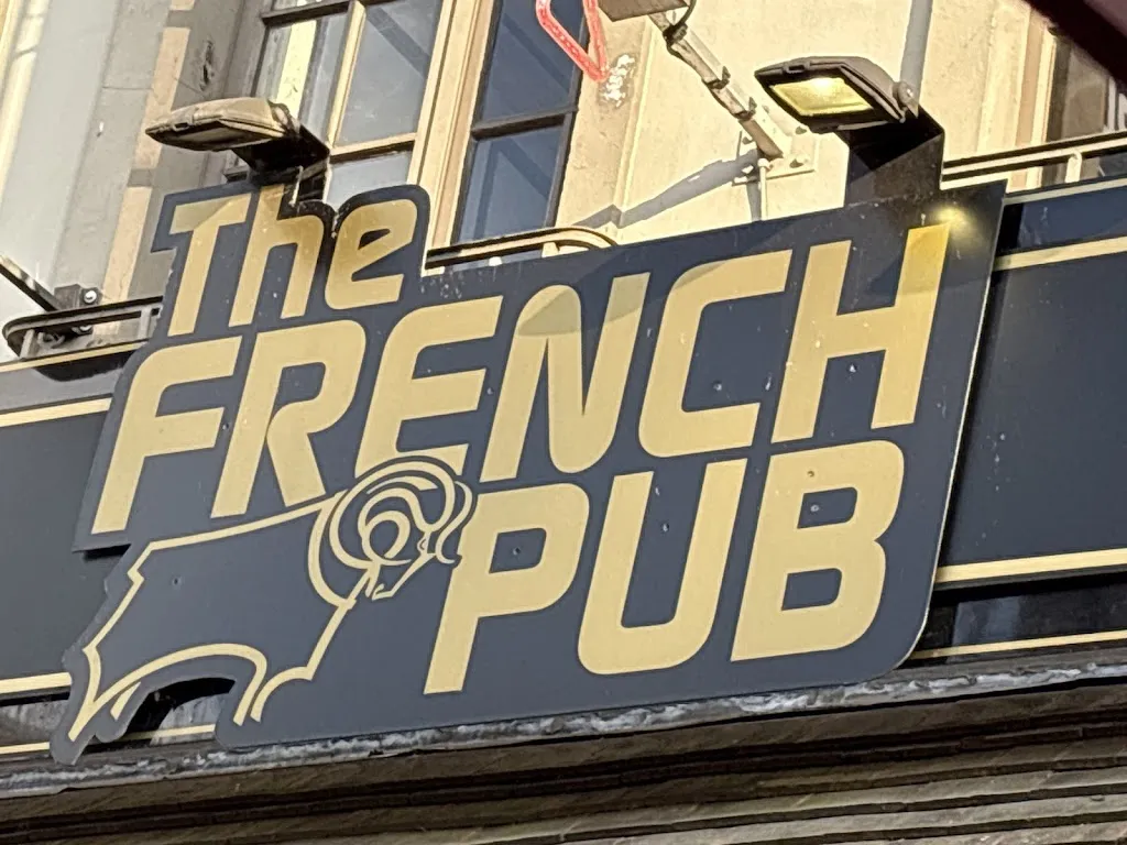 Delphine Gaschin_The french pub_Pacy-sur-Eure_recensione