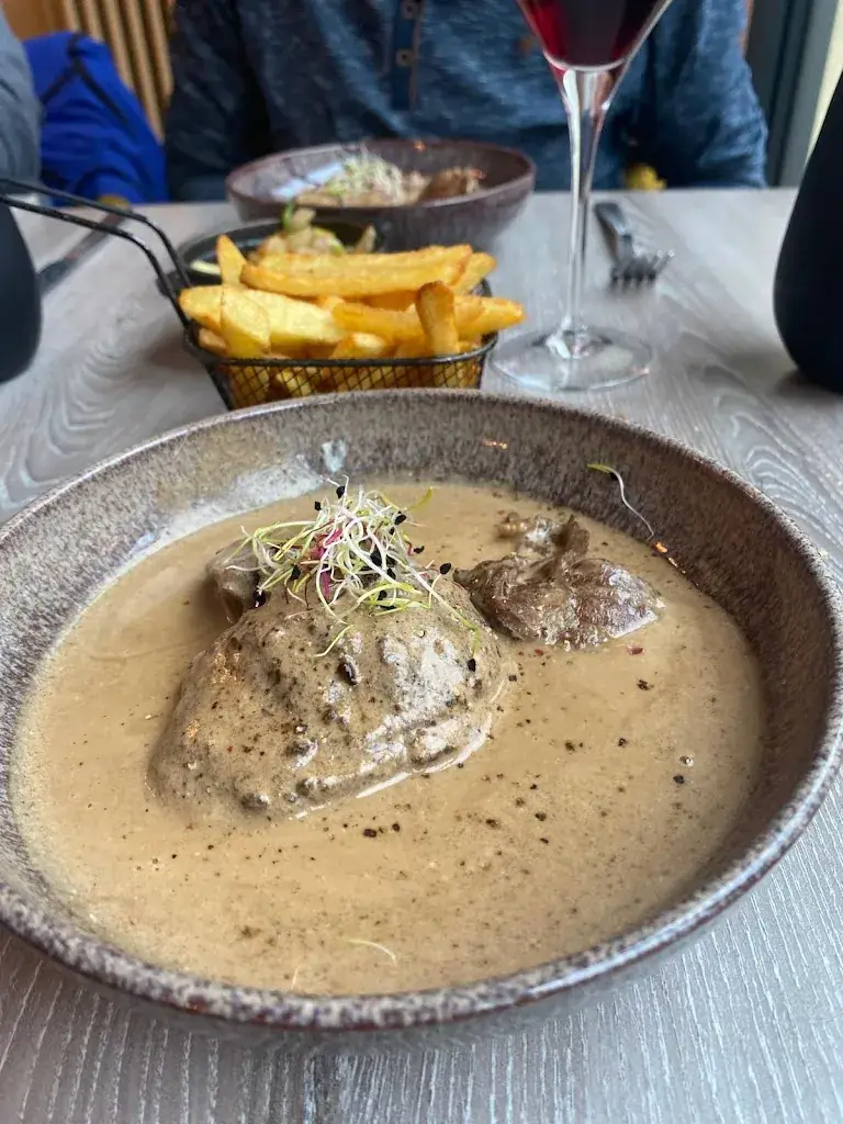 Ch. V._Le Sadi Carnot_Pont-Audemer_review