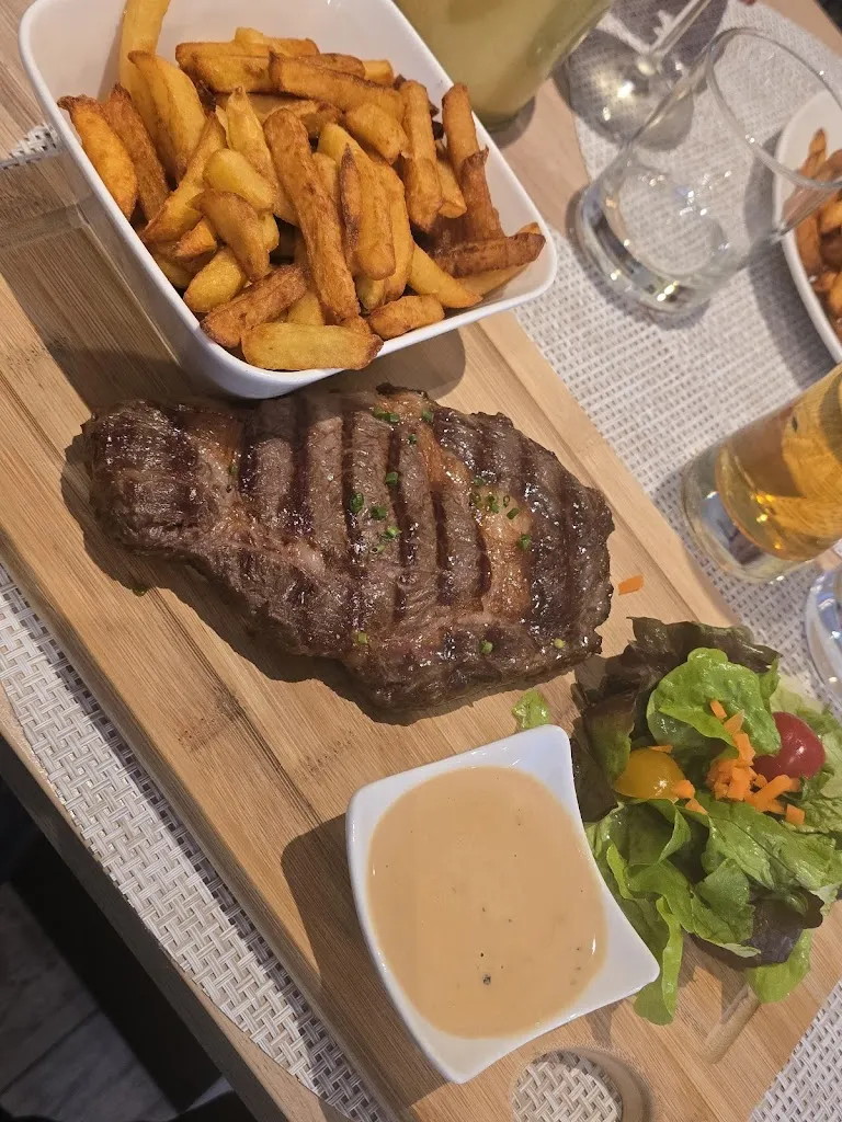 Jonny Gettings_LES VOILES_Port-Bail-sur-Mer_review