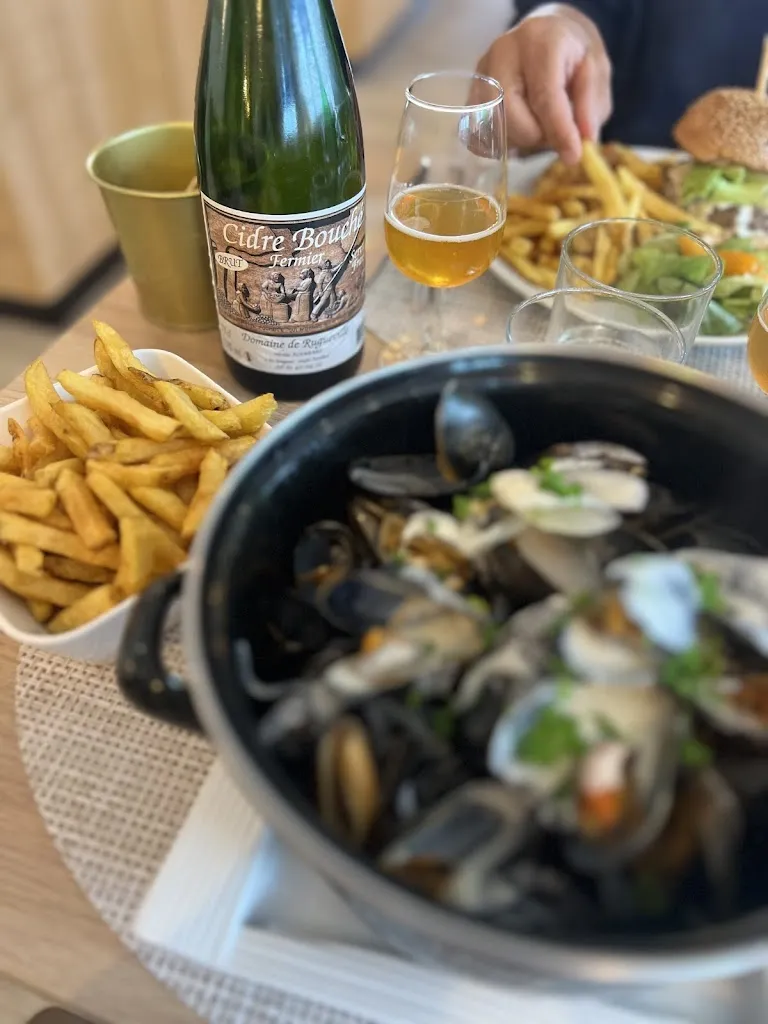 Julia B_LES VOILES_Port-Bail-sur-Mer_review