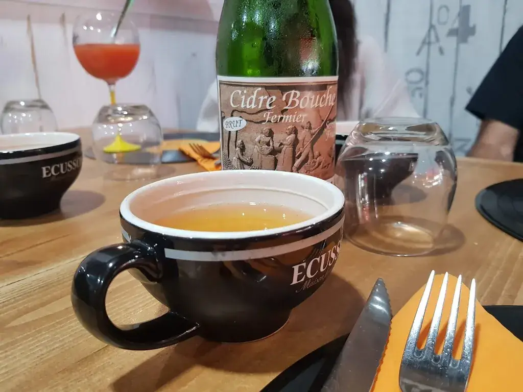 Johannes Miller_Le Petit Baigneur_Port-Bail-sur-Mer_review