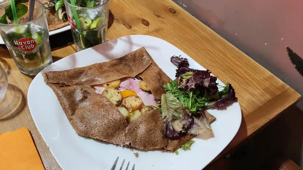 Le Petit Baigneur Restaurant in Port-Bail-sur-Mer